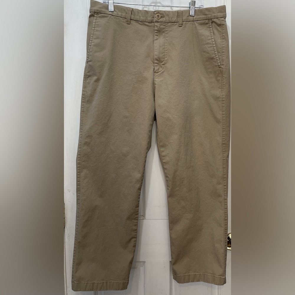 Roundtree & Yorke Men’s Khaki Chino’s Labeled 38x30 Measuring 38x28